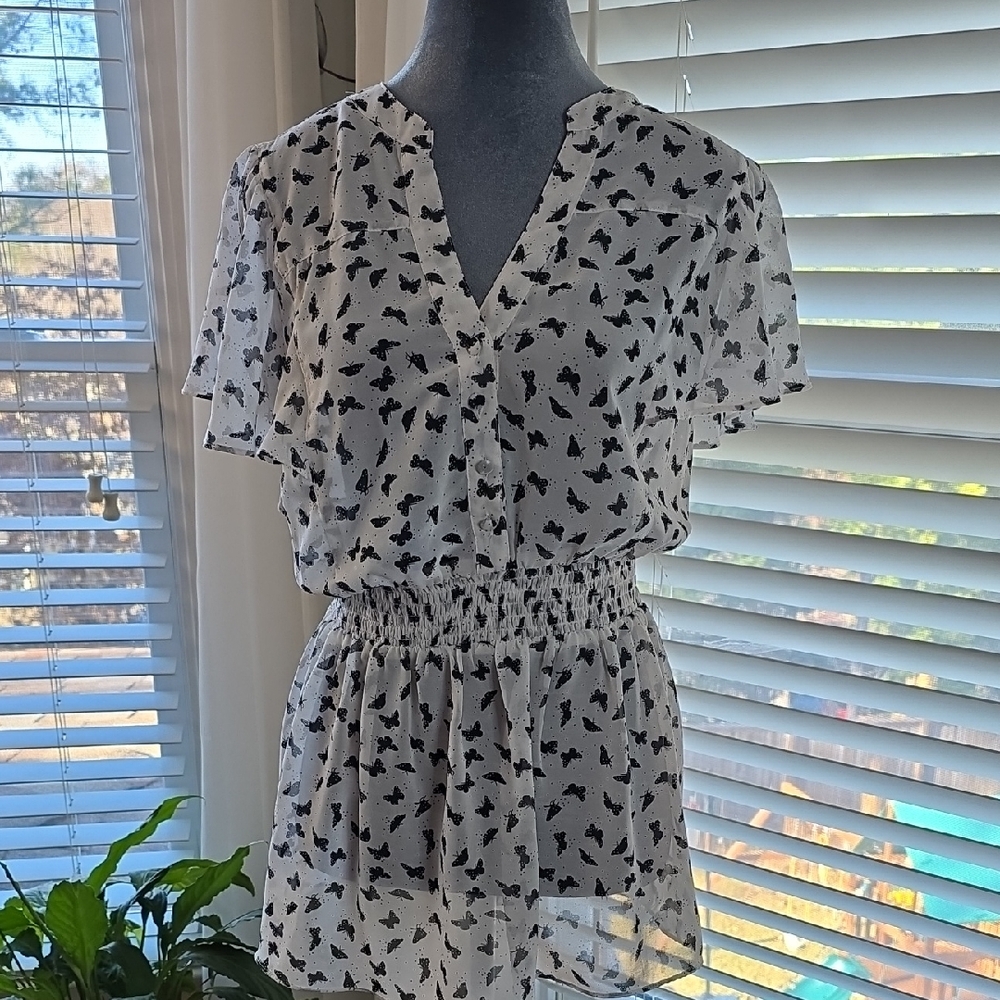 Women's Black and White Patterned Top